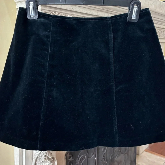Guess Black Velvet Mini Skirt Size 28 - Picture 1 of 7